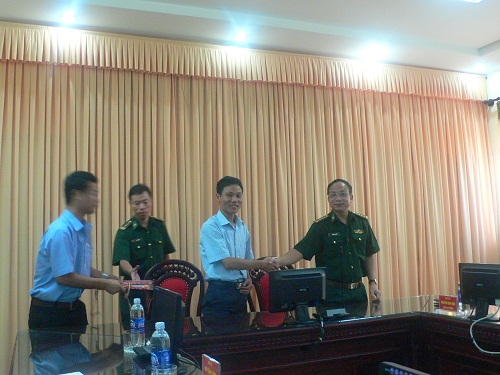 Công ty 195: Lễ ký hợp đồng Dự án Doanh trại Tiểu đoàn huấn luyện cơ động thuộc Bộ Chỉ huy Bộ đội Biên phòng tỉnh.